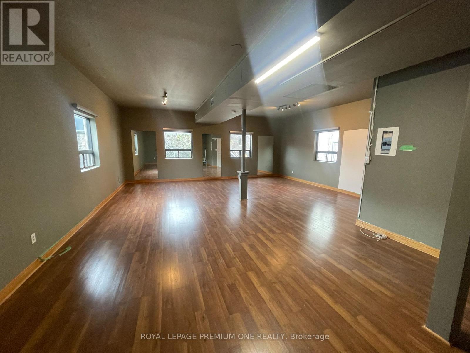 Upstairs - 102 Harbord Street, Toronto, Ontario  M5S 1G6 - Photo 11 - C12108867
