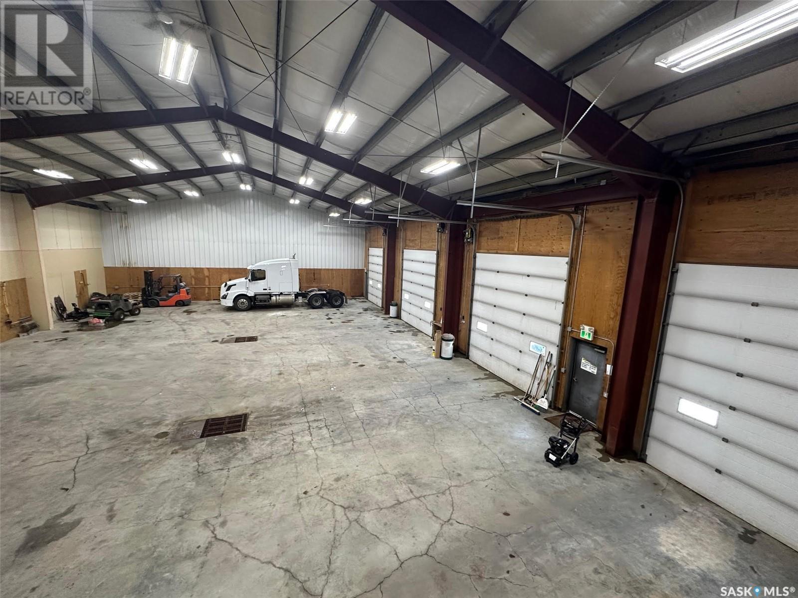9 250 N Service ROAD W, moose jaw, Saskatchewan