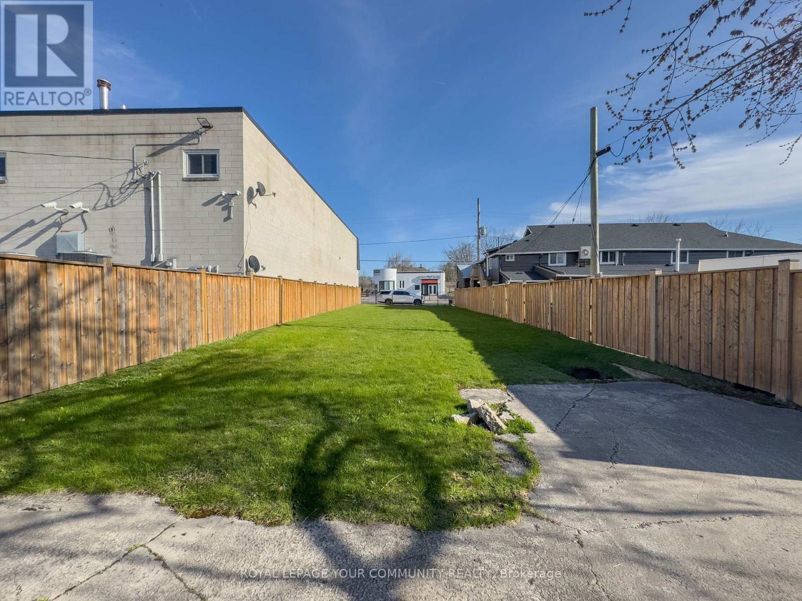 934 Lake Drive E, Georgina, Ontario  L0E 1L0 - Photo 2 - N12108850