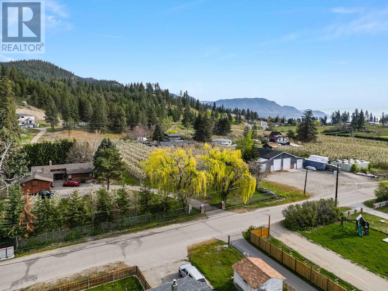 4977 Elliott Avenue Peachland Photo 4