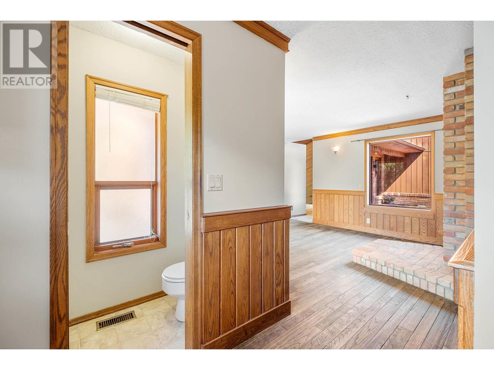 Property at 4977 Elliott Avenue image 4