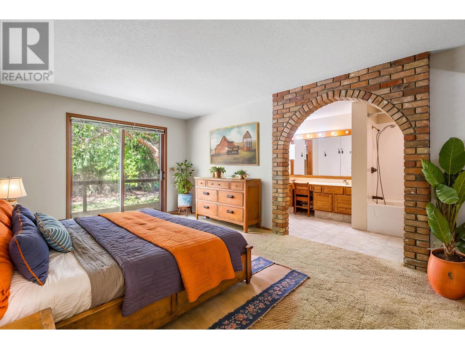 Property at 4977 Elliott Avenue image 5