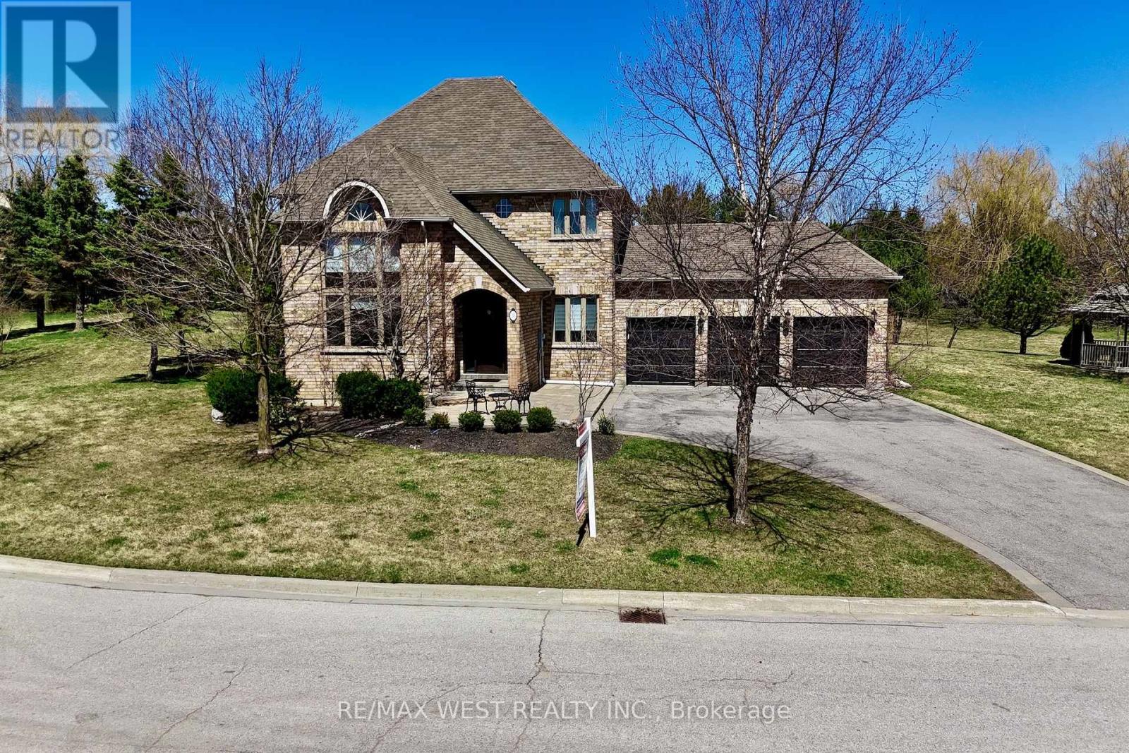 Property at 10 FARMCREST COURT image 1