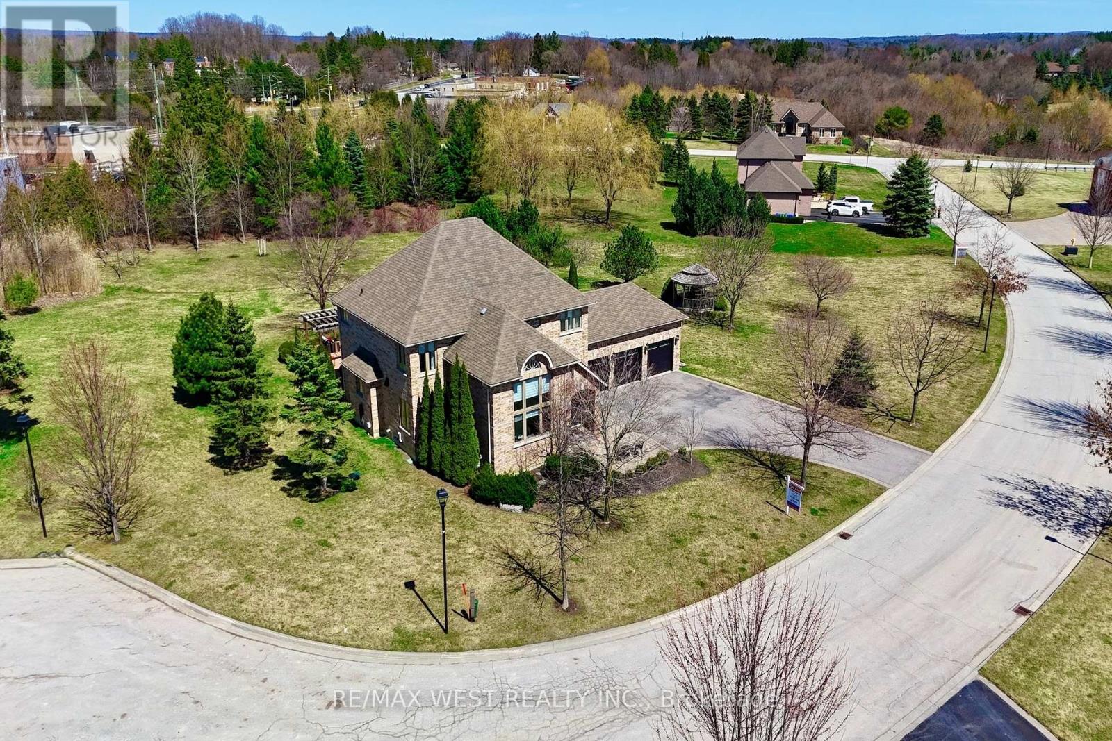 Property at 10 FARMCREST COURT image 3