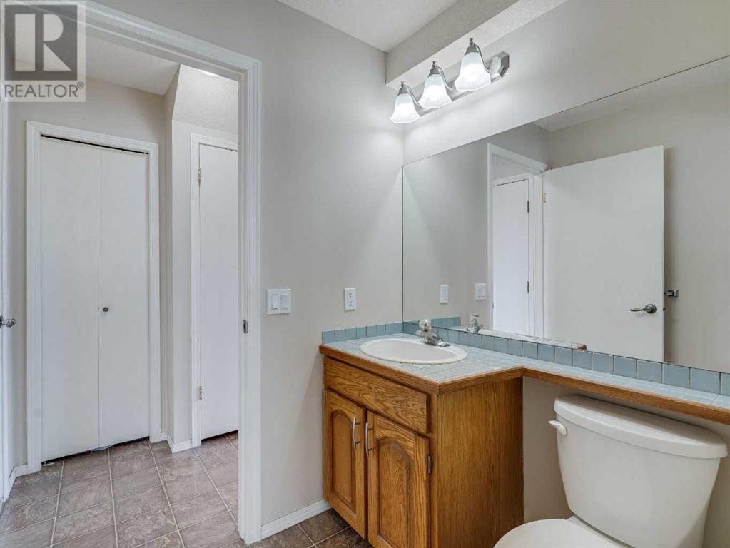 92 Mckerrell Close Se, Calgary, Alberta  T2Z 1M2 - Photo 14 - A2211348