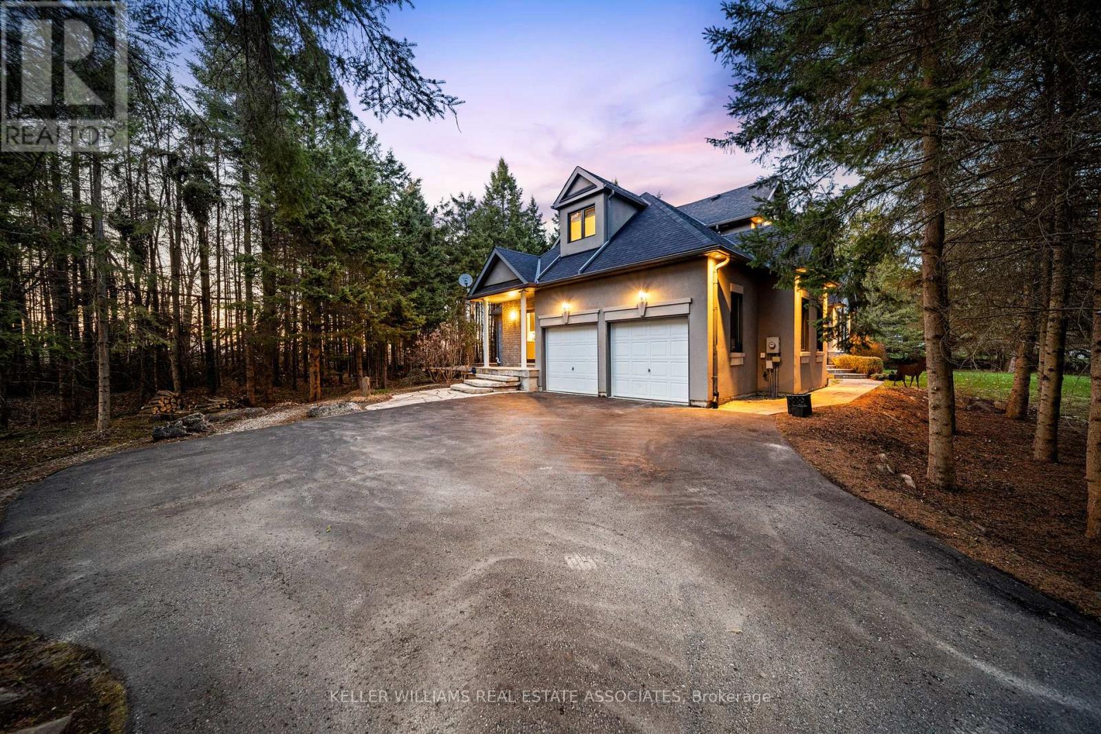 Property at 18 RED OAK CRESCENT image 3