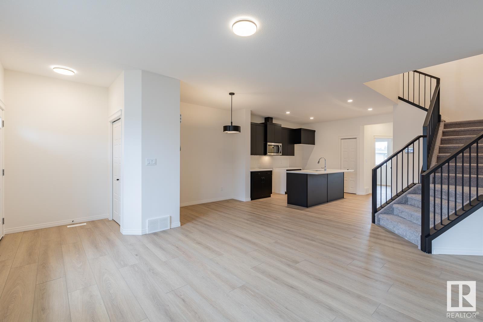 Property at 6327 67 ST image 3