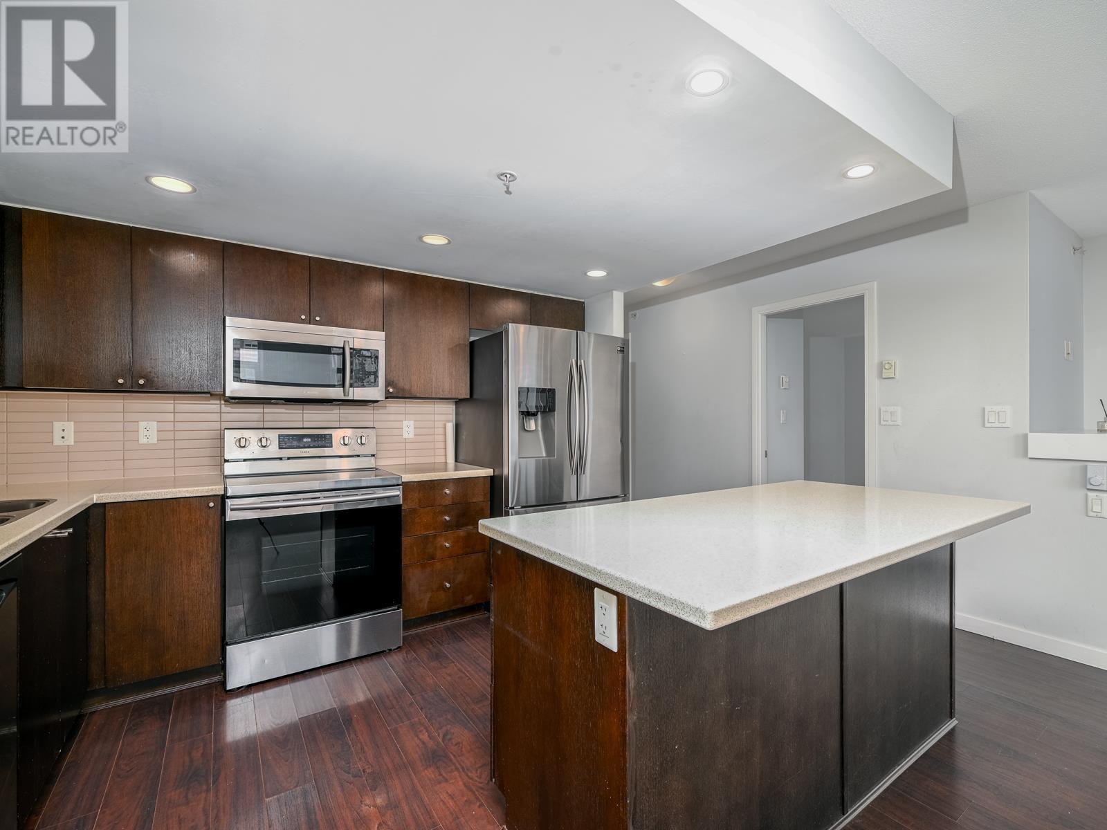 906 4400 BUCHANAN STREET, Burnaby, British Columbia