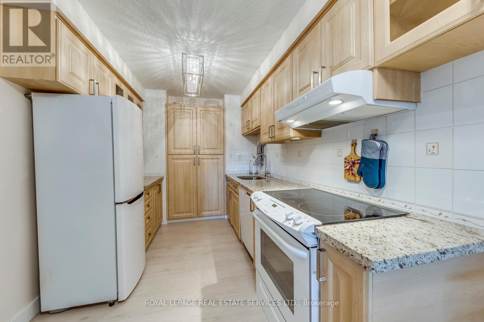511 - 965 Inverhouse Drive, Mississauga (Clarkson), Ontario  L5J 4B4 - Photo 7 - W12107356