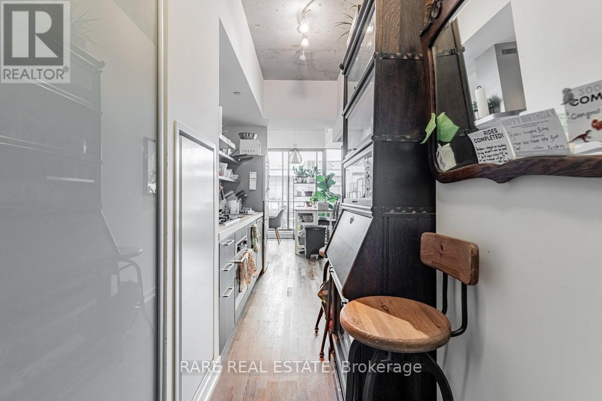 1004 - 560 King Street W, Toronto, Ontario  M5V 1M3 - Photo 3 - C12109024