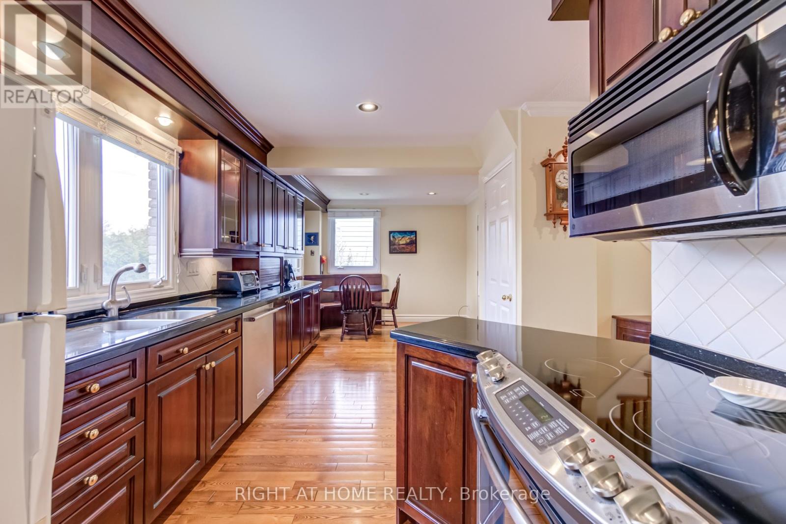27 Sir Kay Drive, Markham, Ontario  L3P 2Y9 - Photo 7 - N12109033
