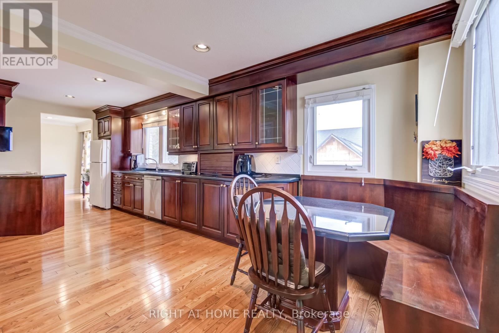 27 Sir Kay Drive, Markham, Ontario  L3P 2Y9 - Photo 8 - N12109033