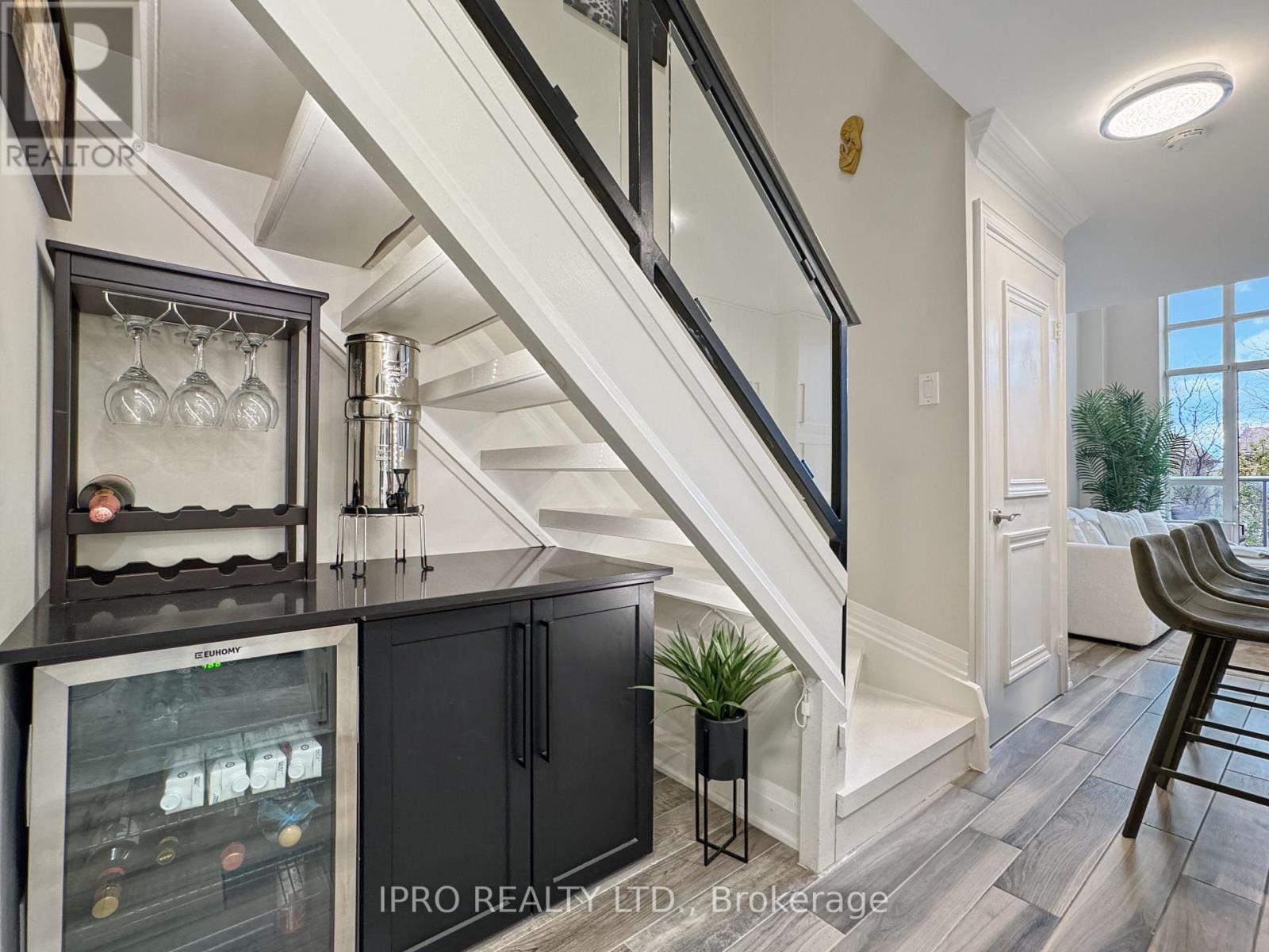 210 - 200 Manitoba Street, Toronto (Mimico), Ontario  M8Y 3Y9 - Photo 10 - W12109016