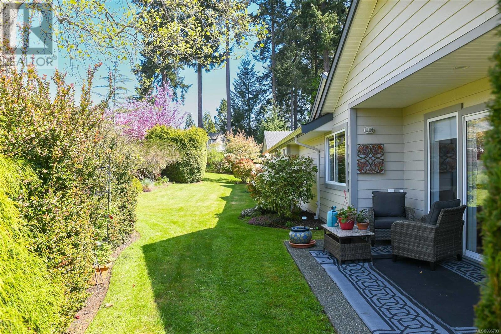 Property at 21 351 Church St image 4