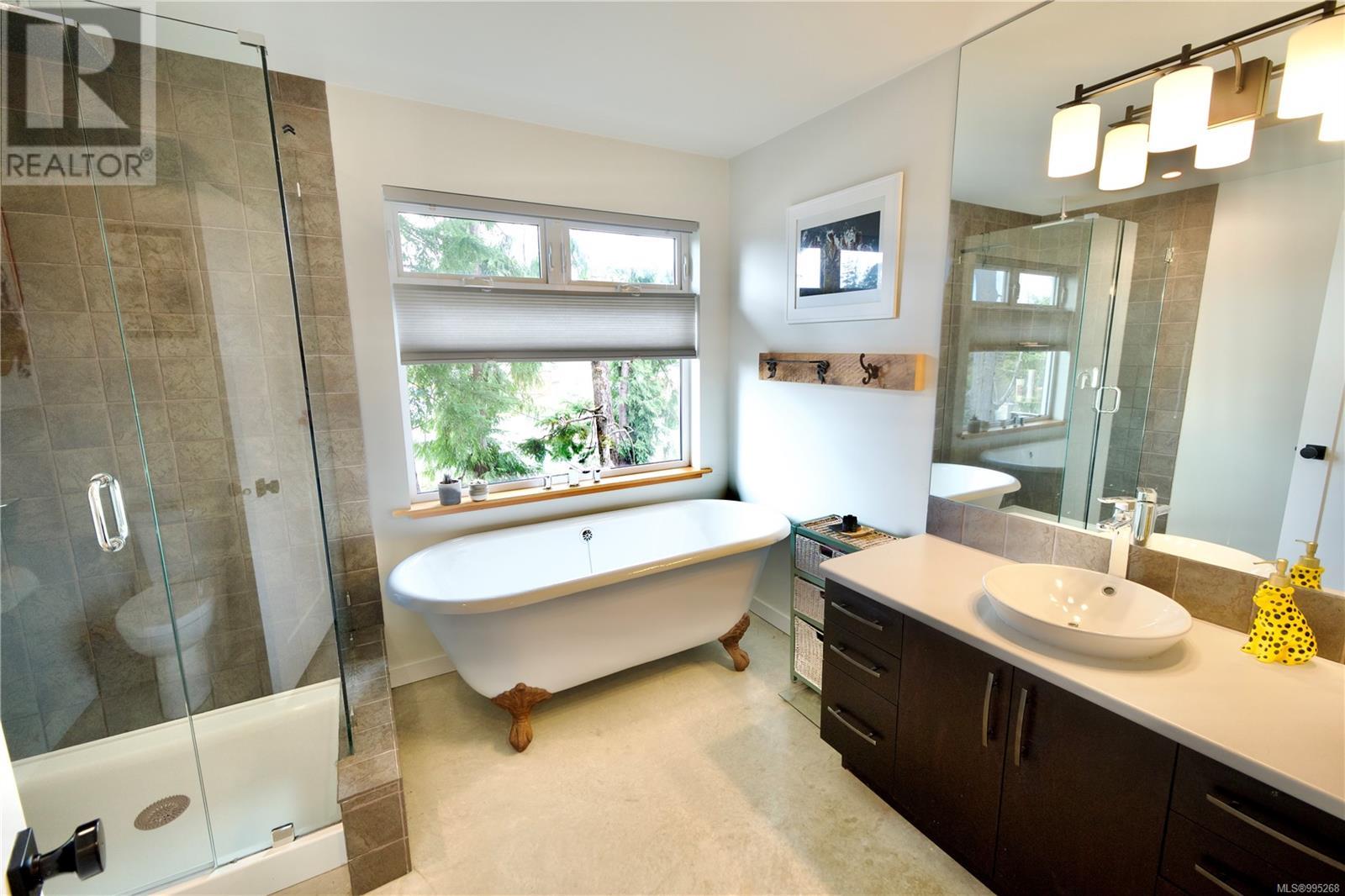623 Yew Wood Rd, Tofino, British Columbia  V0R 2Z0 - Photo 21 - 995268
