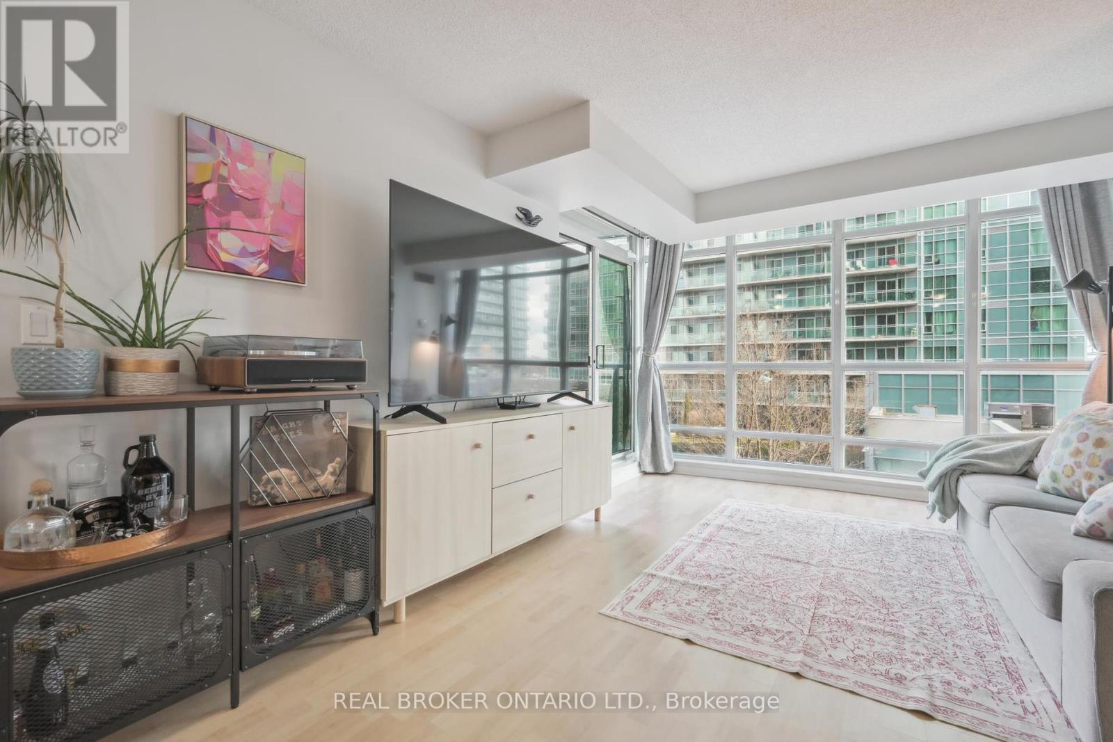 608 - 185 Legion Road N, Toronto, Ontario  M8Y 0A1 - Photo 10 - W12109004