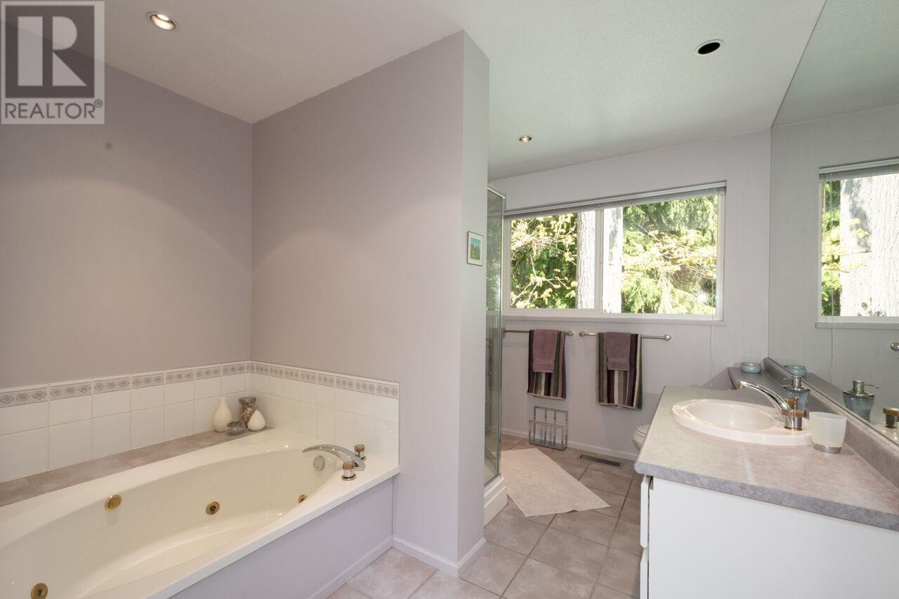 4136 Virginia Crescent, North Vancouver, British Columbia  V7R 3Z6 - Photo 12 - R2995310