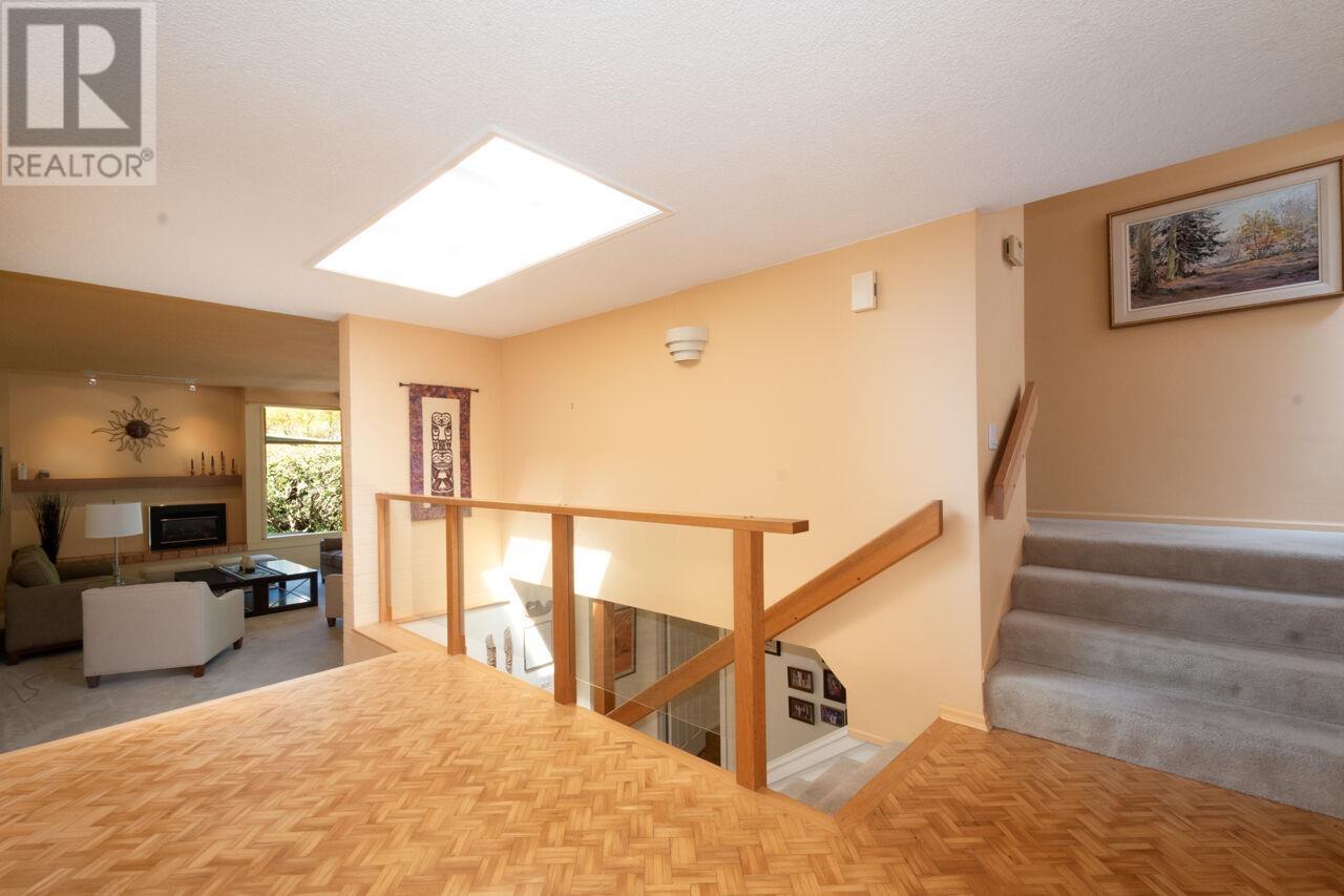 Property at 4136 VIRGINIA CRESCENT image 3