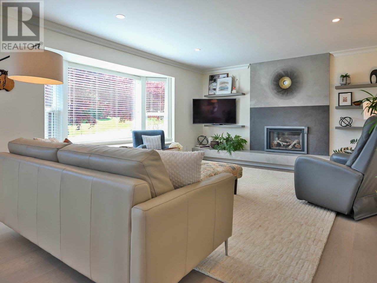 Property at 5379 RAWLINS CRESCENT image 3