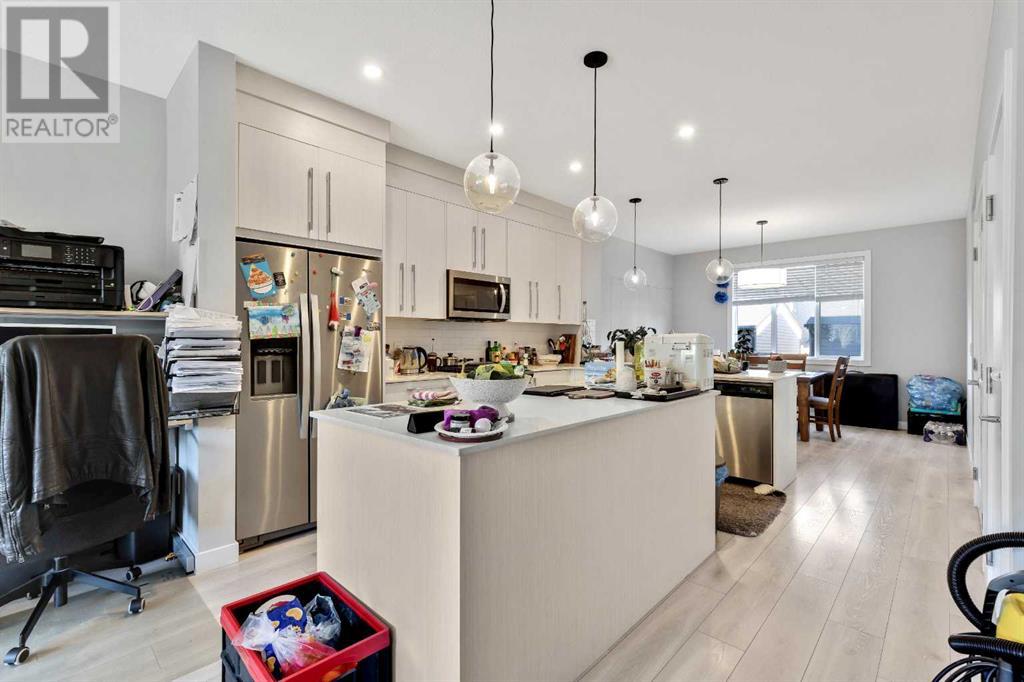 Property at 158 Creekside Drive SW image 3