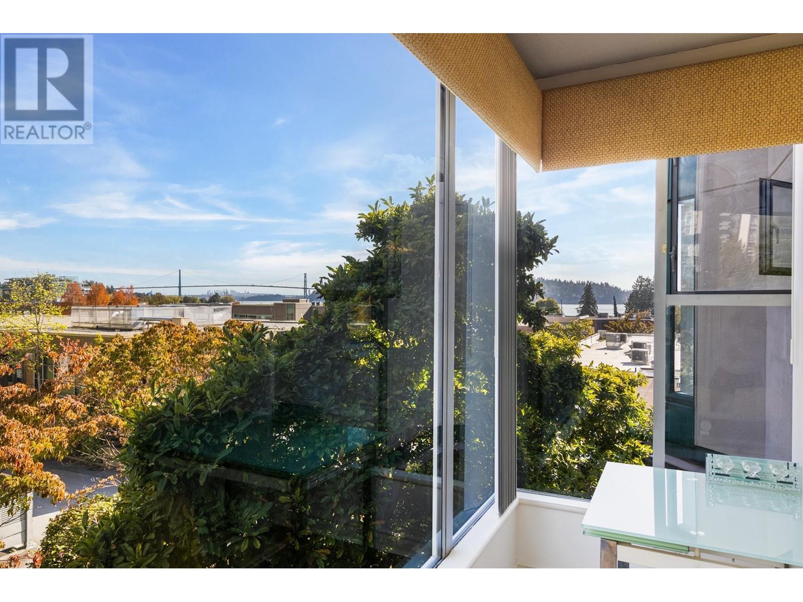201 588 16th Street, West Vancouver, British Columbia  V7V 3R7 - Photo 1 - R2970780