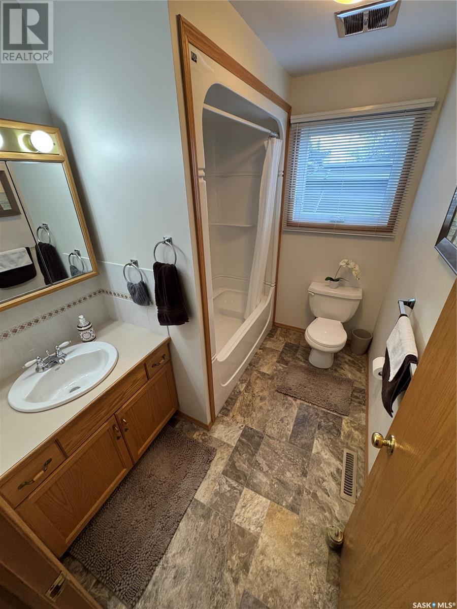 112 Assiniboia Avenue, Assiniboia, Saskatchewan  S0H 0B0 - Photo 20 - SK003824