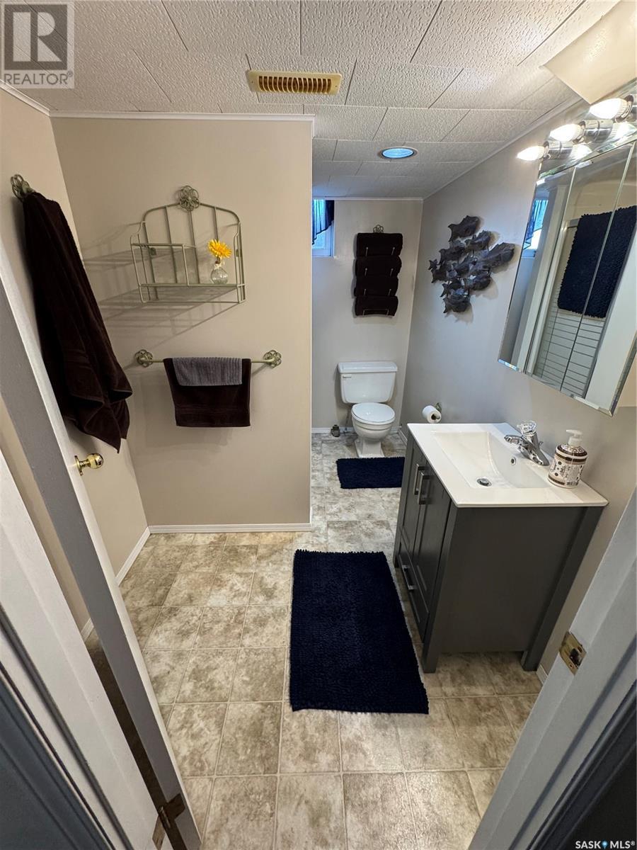 112 Assiniboia Avenue, Assiniboia, Saskatchewan  S0H 0B0 - Photo 28 - SK003824