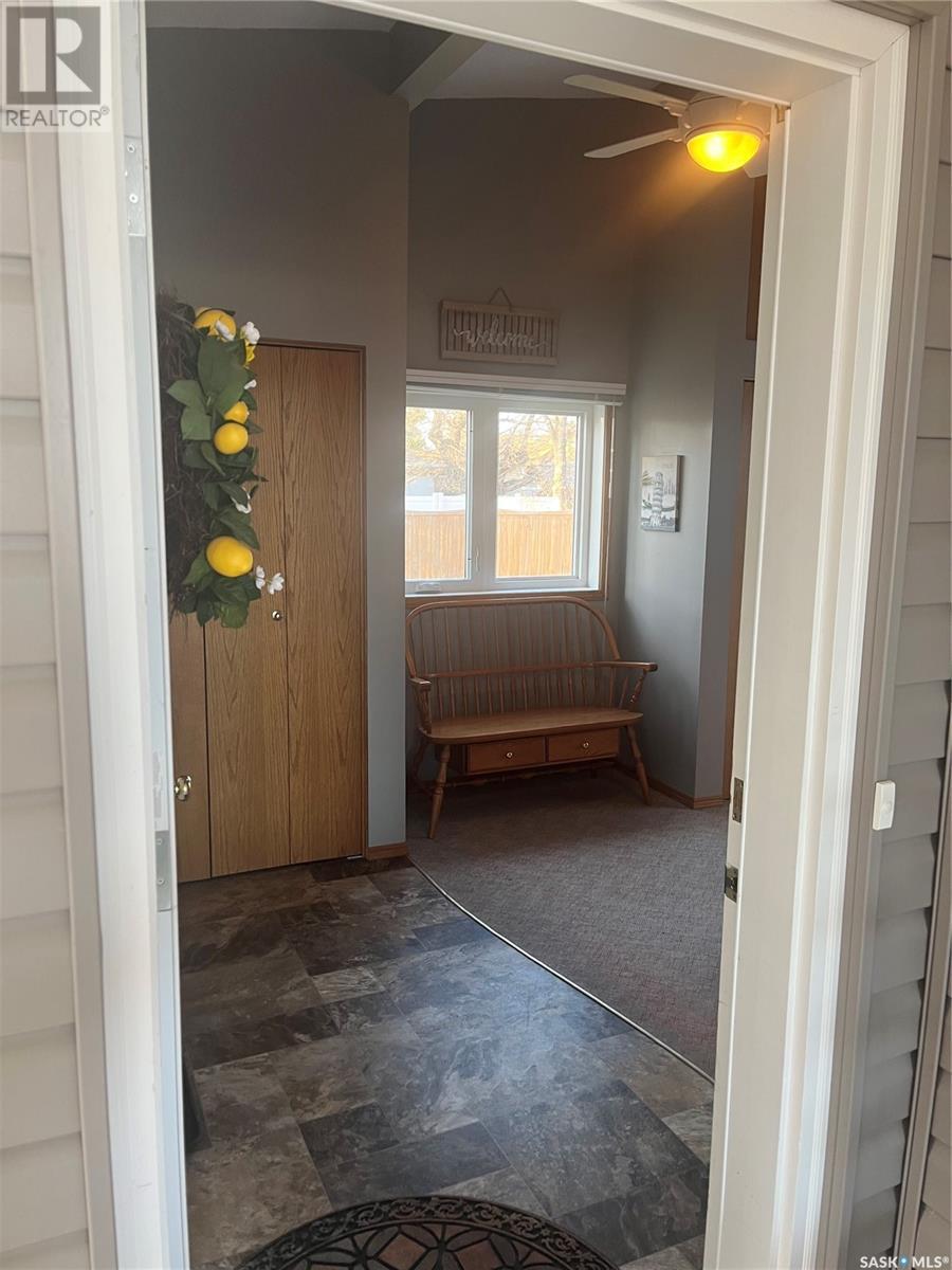 112 Assiniboia Avenue, Assiniboia, Saskatchewan  S0H 0B0 - Photo 3 - SK003824