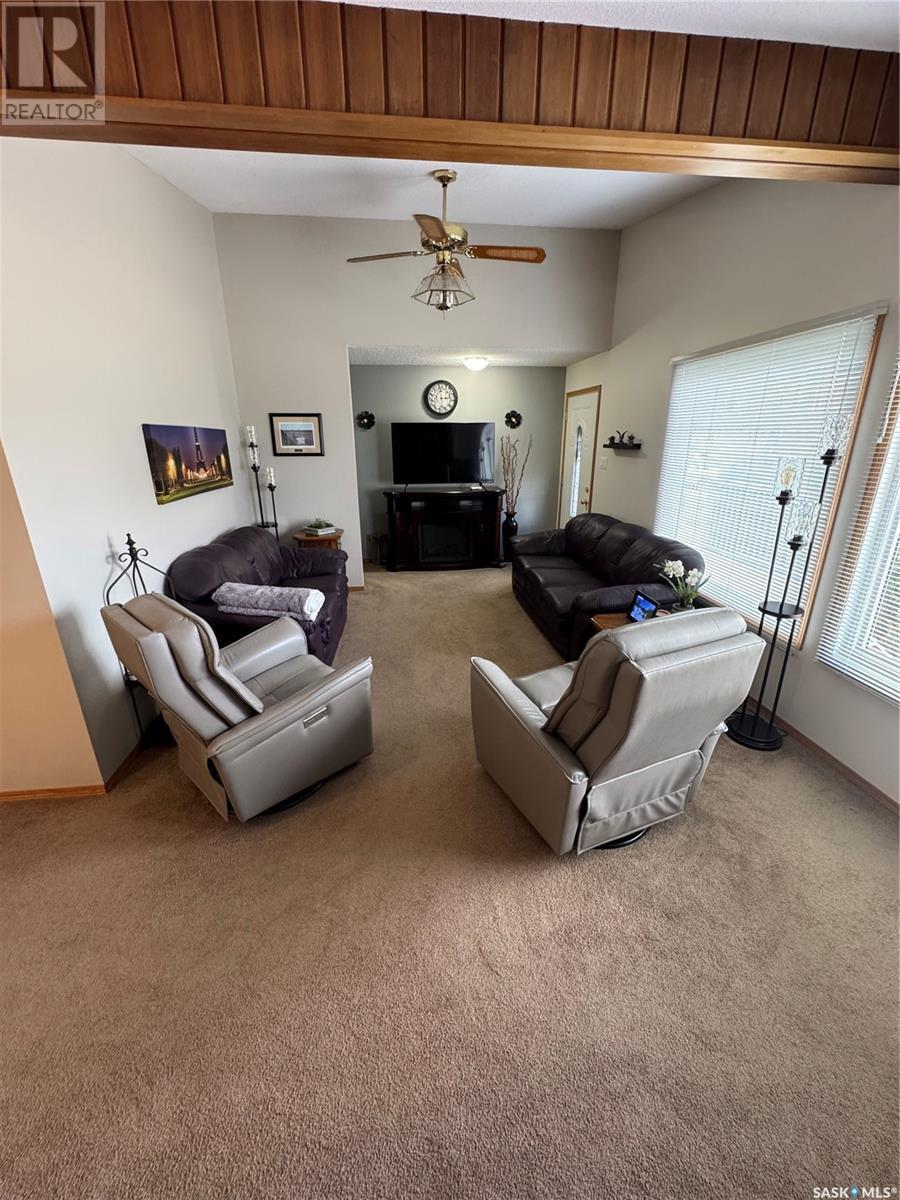 112 Assiniboia Avenue, Assiniboia, Saskatchewan  S0H 0B0 - Photo 8 - SK003824