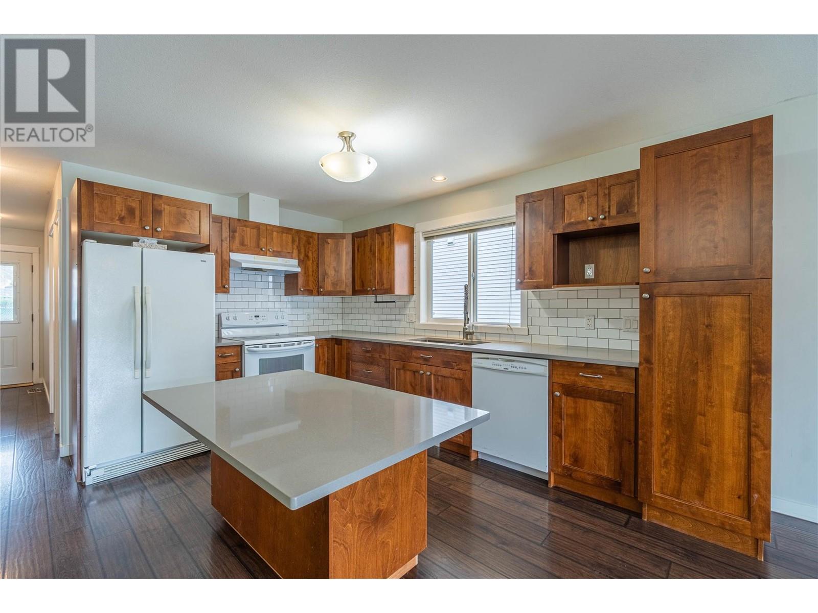 Property at 1836 GREENFIELD Avenue Unit# 33 Lot# 33 image 3