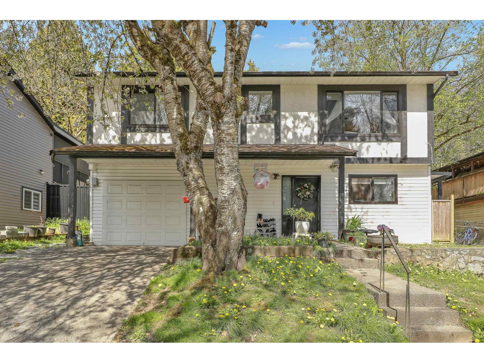 14081 67a Avenue, Surrey, British Columbia  V3W 6W6 - Photo 1 - R2994546