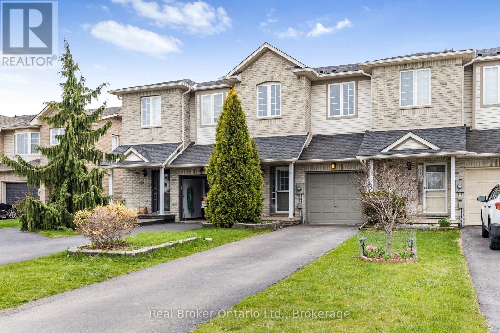 28 Whitefish Crescent, Hamilton (Lakeshore), Ontario  L8E 6G8 - Photo 2 - X12109071