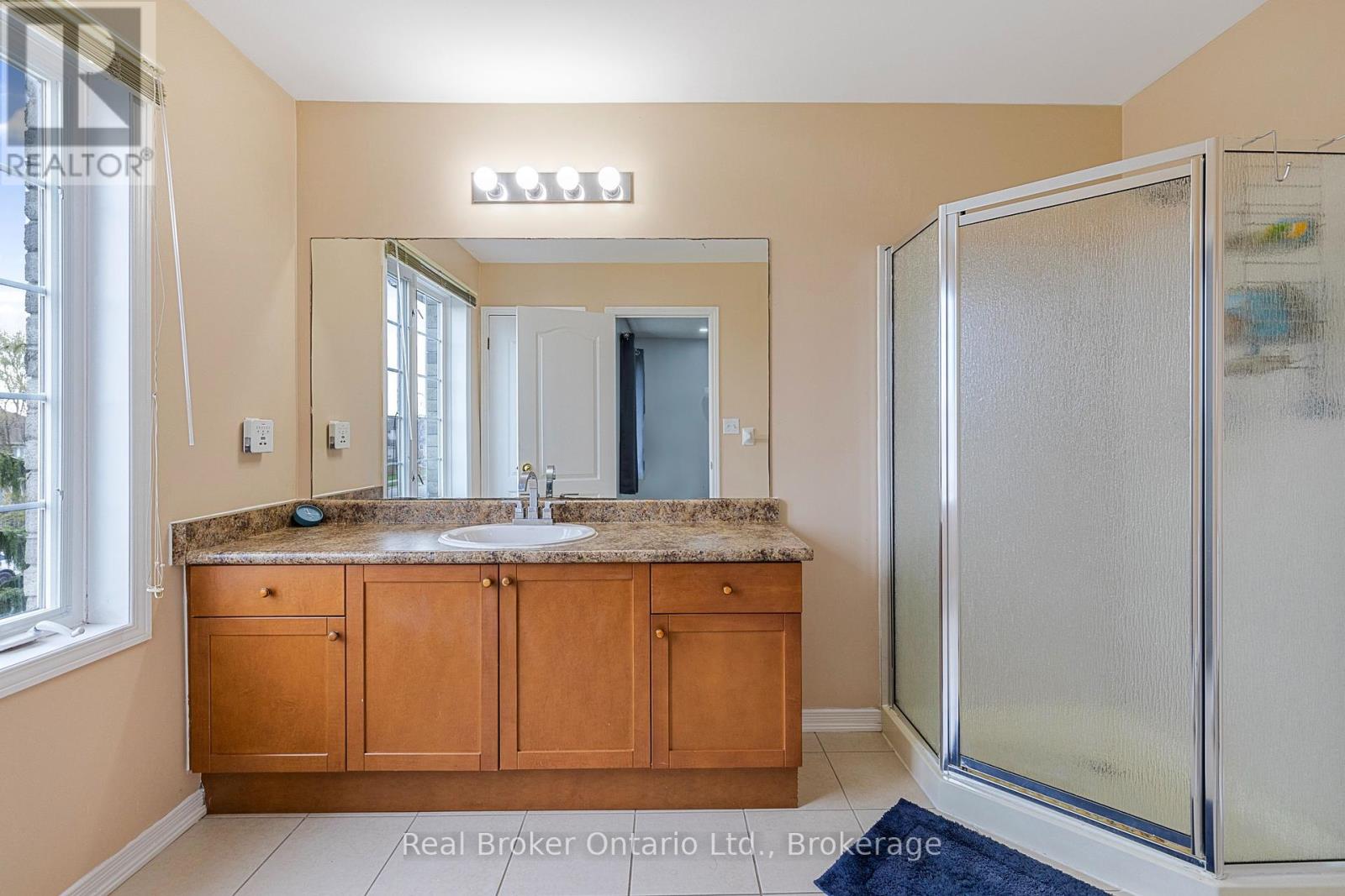28 Whitefish Crescent, Hamilton (Lakeshore), Ontario  L8E 6G8 - Photo 20 - X12109071