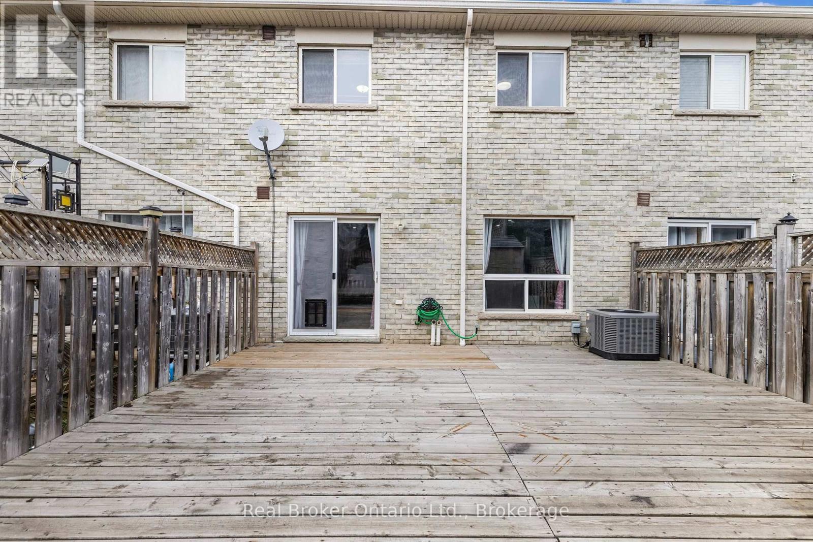 28 Whitefish Crescent, Hamilton (Lakeshore), Ontario  L8E 6G8 - Photo 26 - X12109071