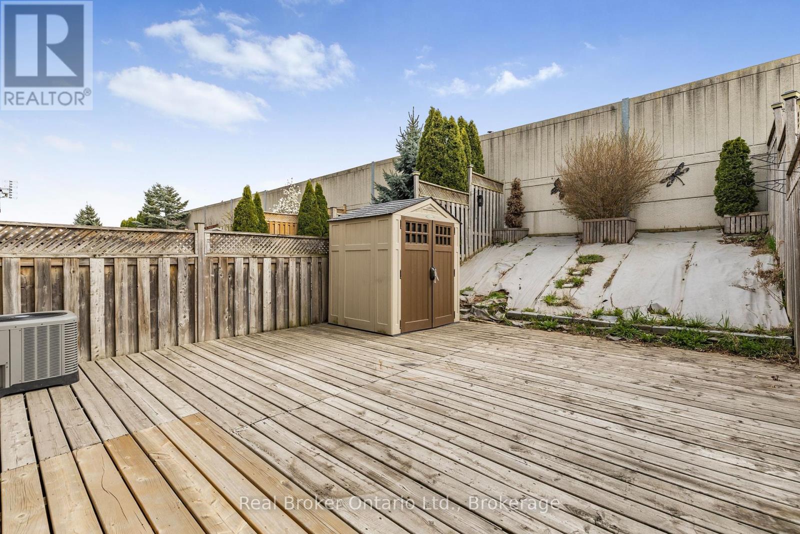 28 Whitefish Crescent, Hamilton (Lakeshore), Ontario  L8E 6G8 - Photo 27 - X12109071