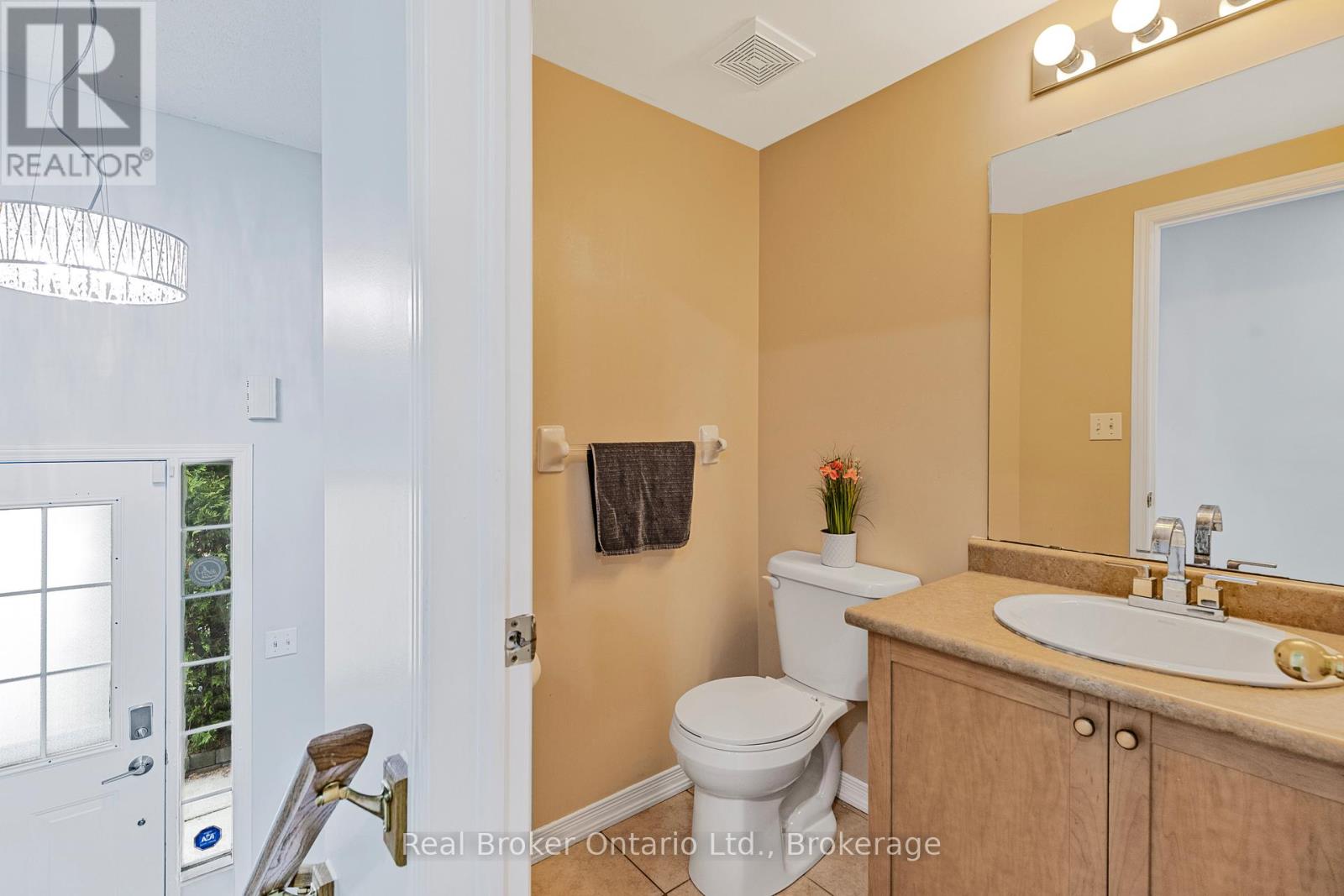 28 Whitefish Crescent, Hamilton (Lakeshore), Ontario  L8E 6G8 - Photo 8 - X12109071