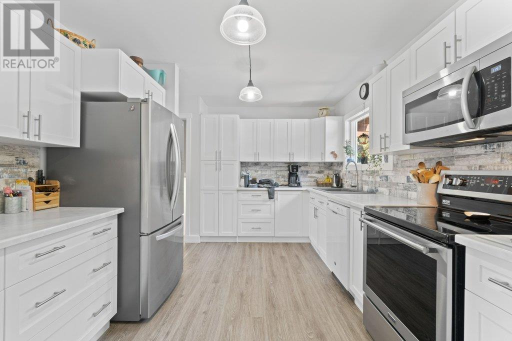 Property at 110 18 Street NE image 2