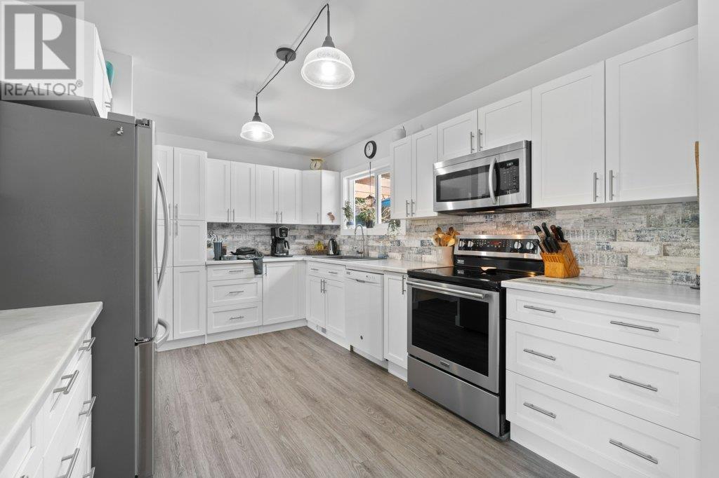 Property at 110 18 Street NE image 4
