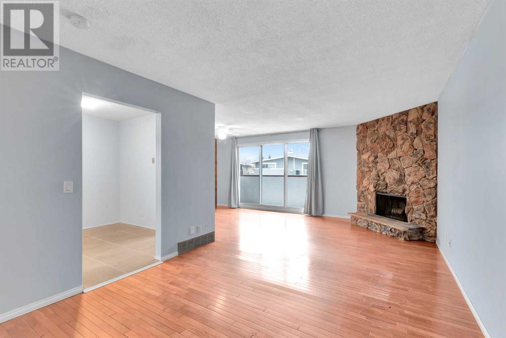 Property at 2804 46 Street SE image 5