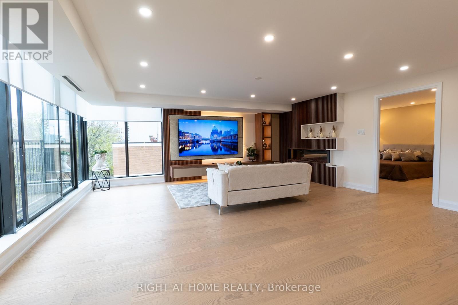 Property at 608 - 447 WALMER ROAD image 1