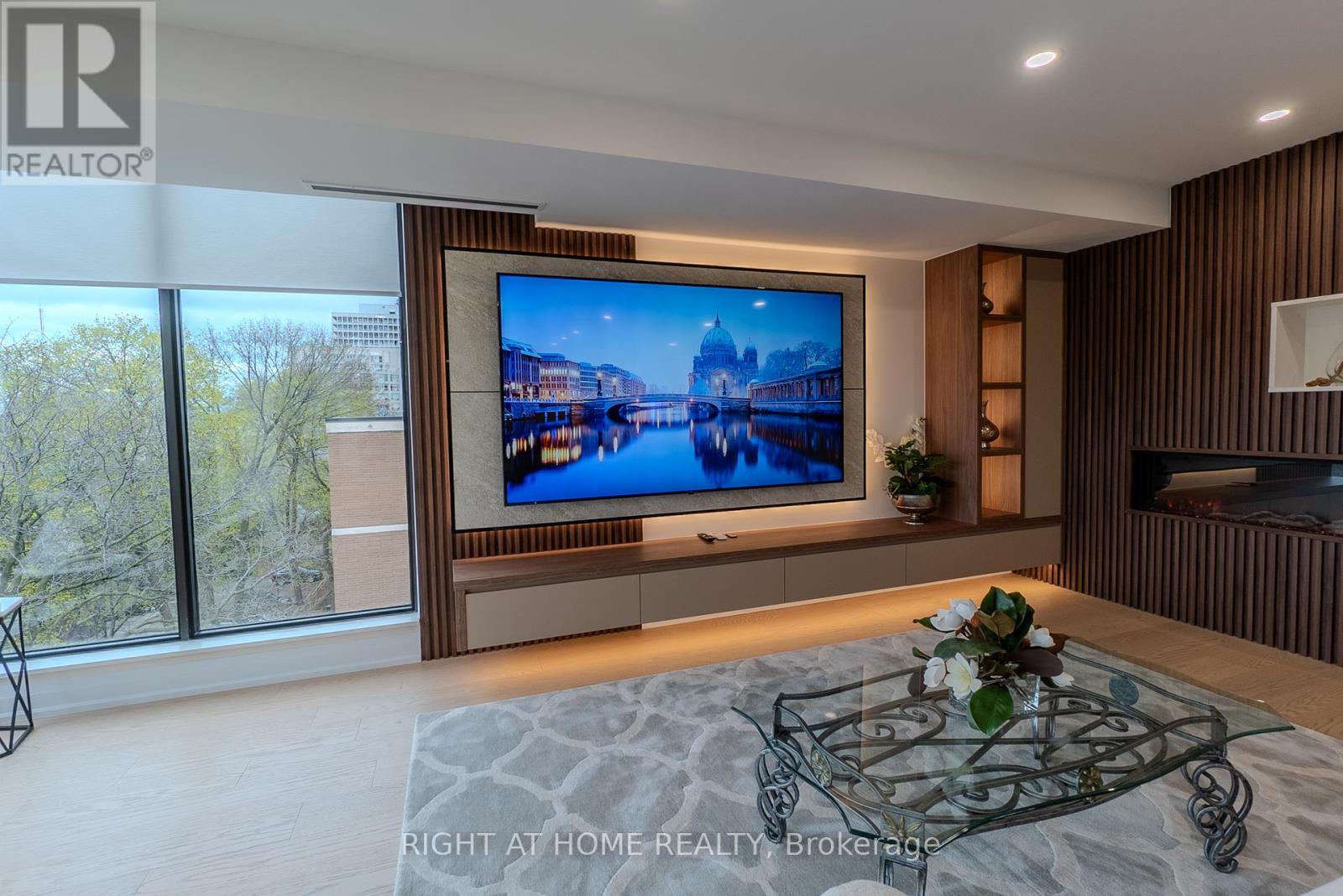 Property at 608 - 447 WALMER ROAD image 2