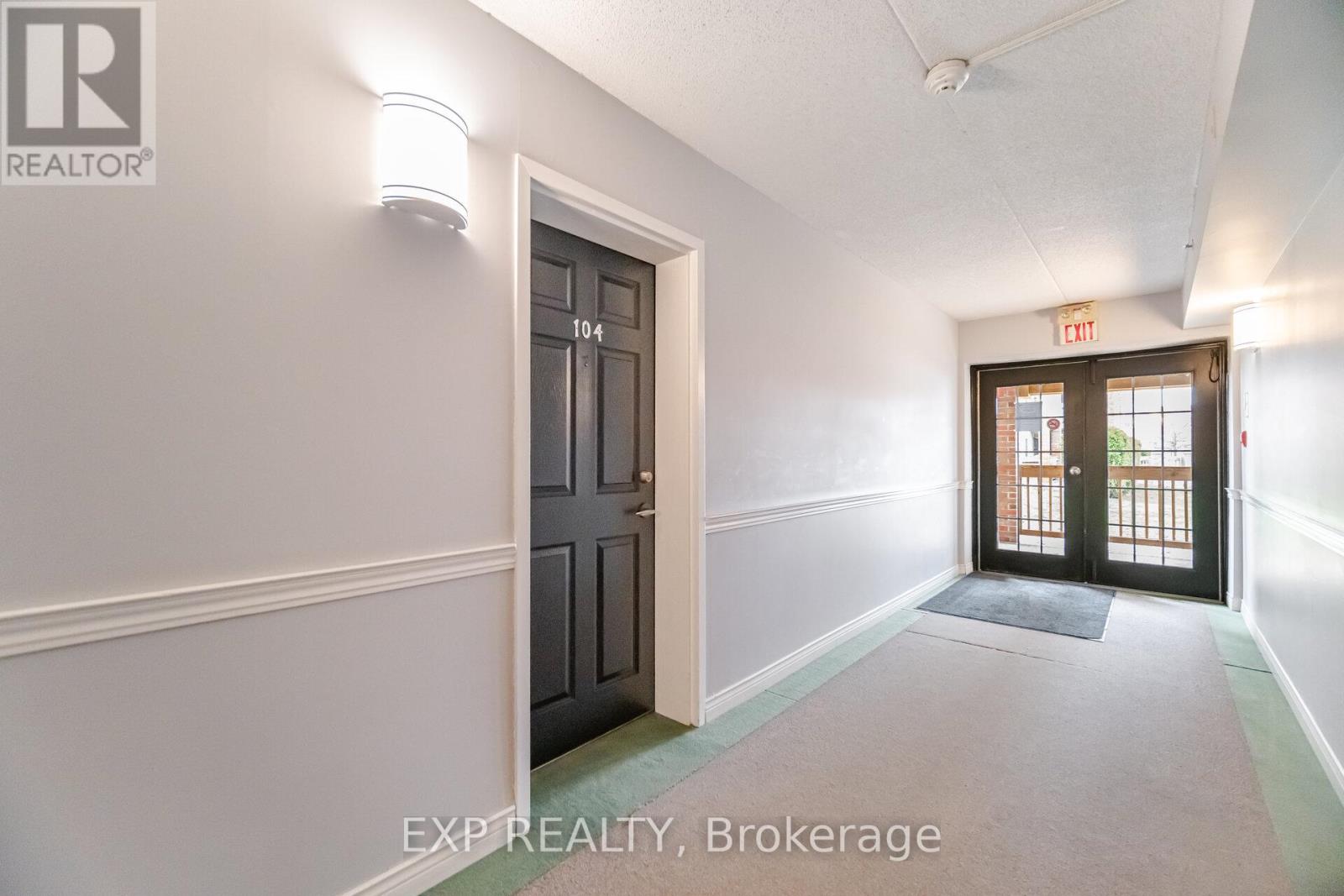 104 - 4005 Kilmer Drive, Burlington, Ontario  L7M 4M2 - Photo 3 - W12109094