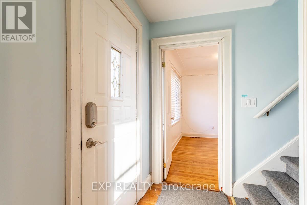 Property at 17 THORNDALE STREET N image 5