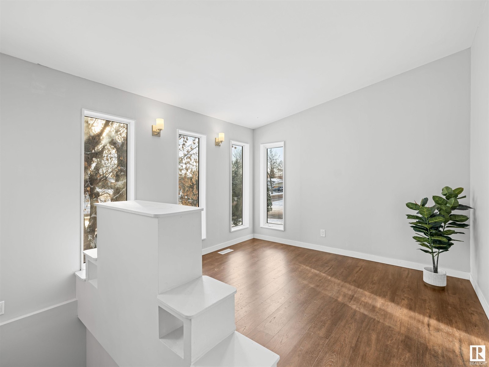Property at 15612 110 AV NW image 3