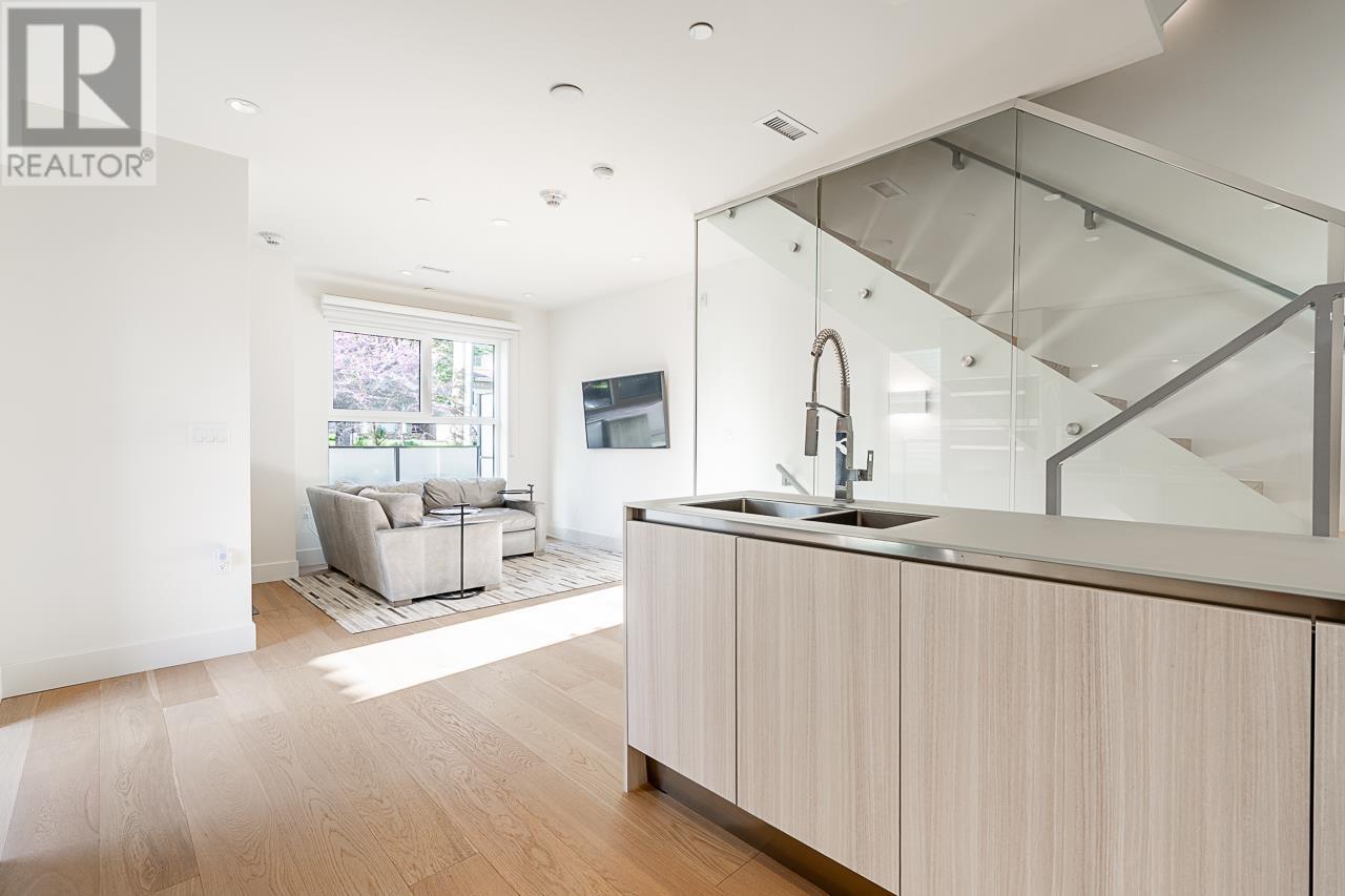 158 W Woodstock Avenue, Vancouver, British Columbia  V5Y 0N1 - Photo 14 - R2995367