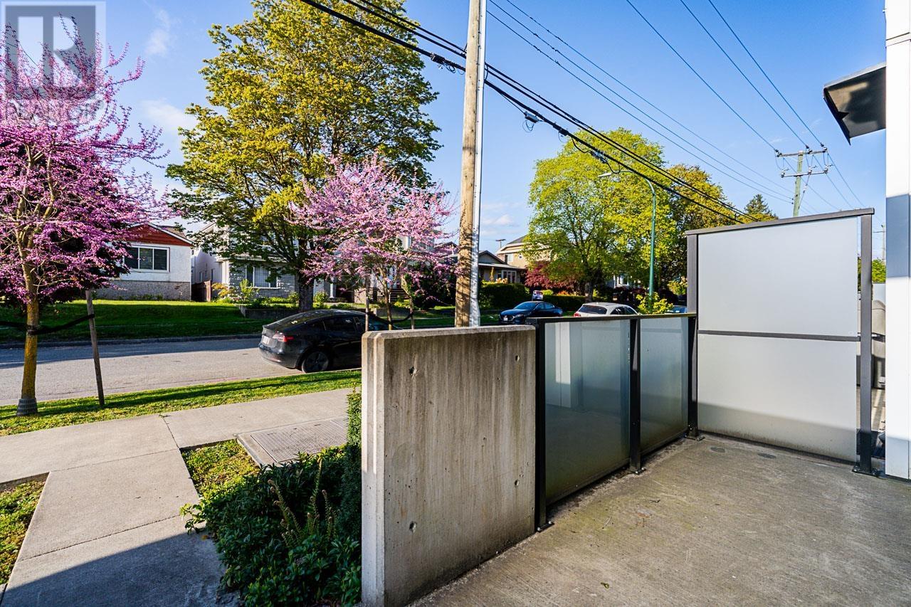 158 W Woodstock Avenue, Vancouver, British Columbia  V5Y 0N1 - Photo 3 - R2995367