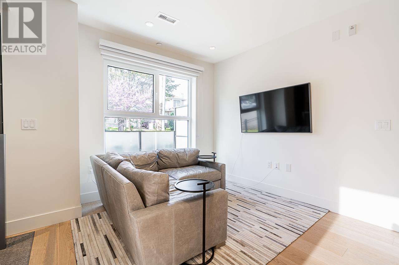 158 W Woodstock Avenue, Vancouver, British Columbia  V5Y 0N1 - Photo 4 - R2995367