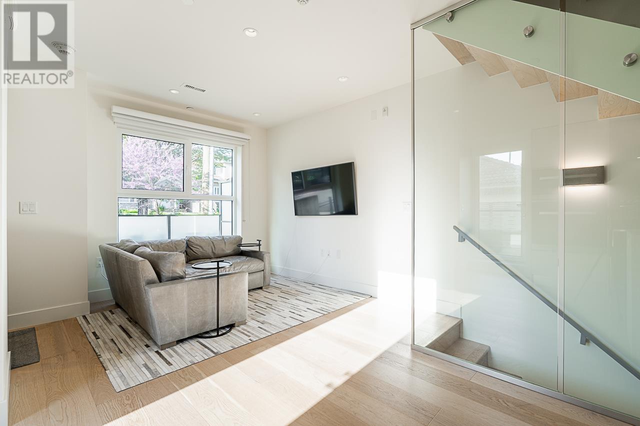 158 W Woodstock Avenue, Vancouver, British Columbia  V5Y 0N1 - Photo 5 - R2995367