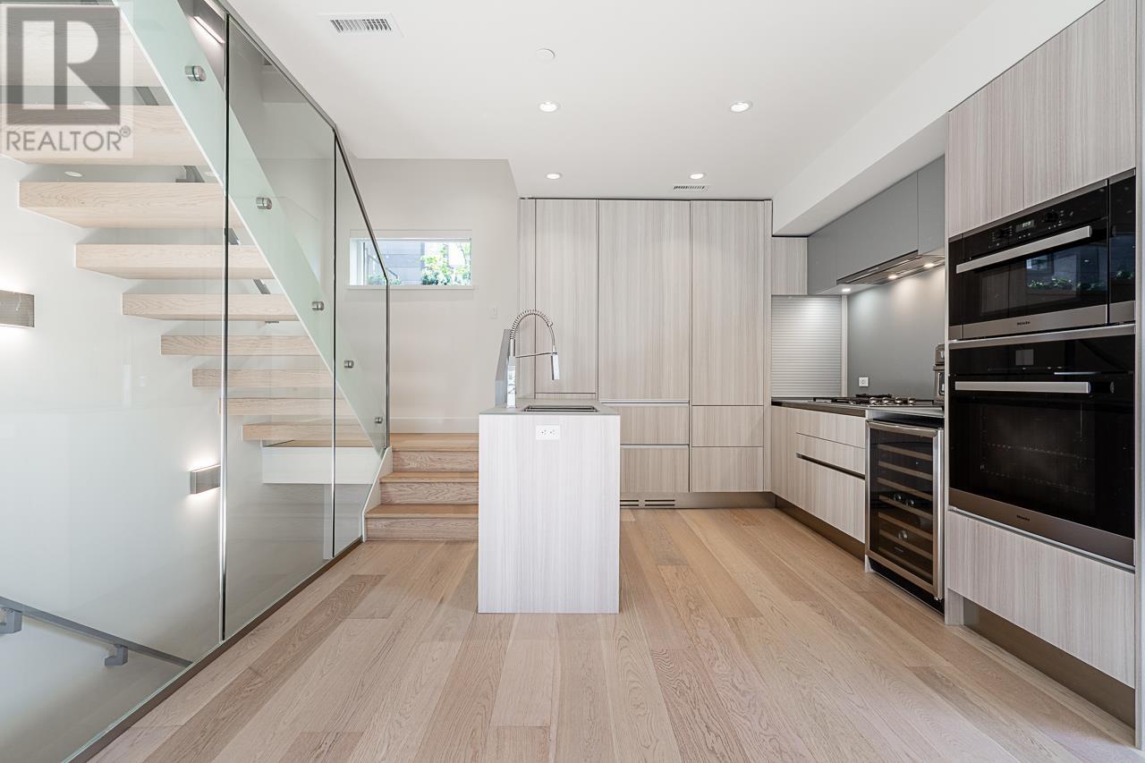 158 W Woodstock Avenue, Vancouver, British Columbia  V5Y 0N1 - Photo 7 - R2995367