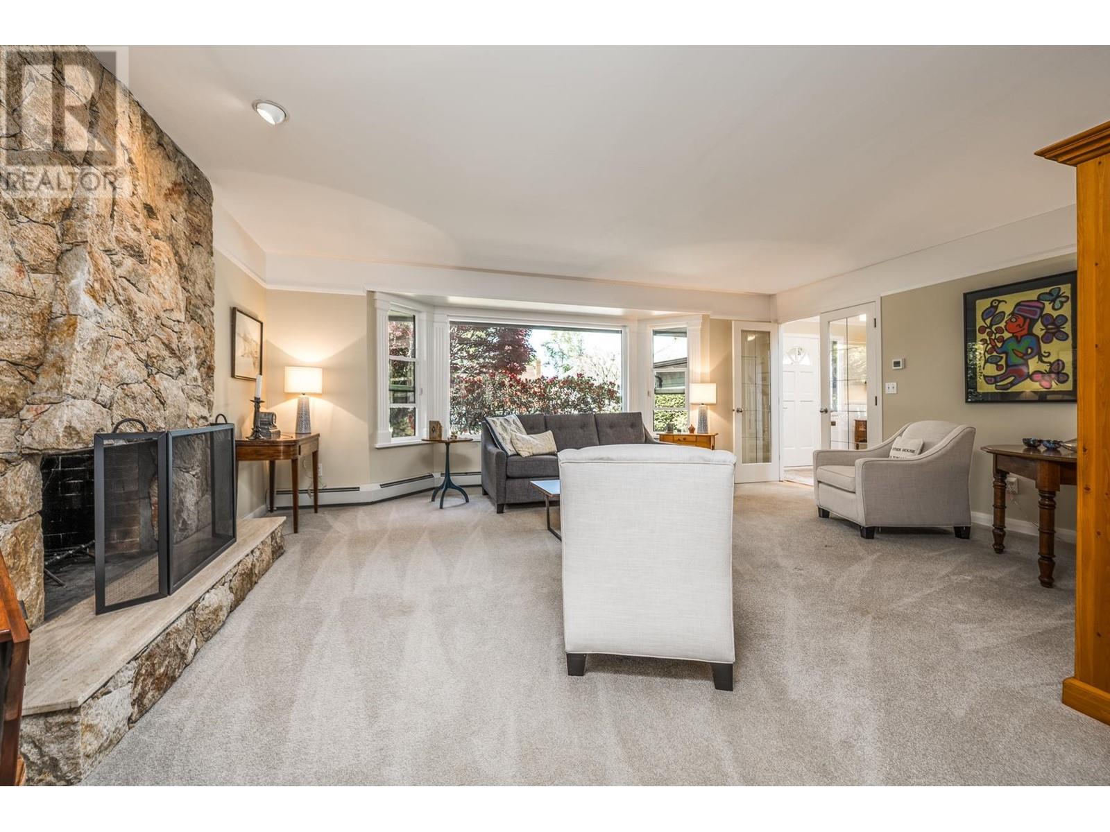 Property at 5132 2A AVENUE image 3